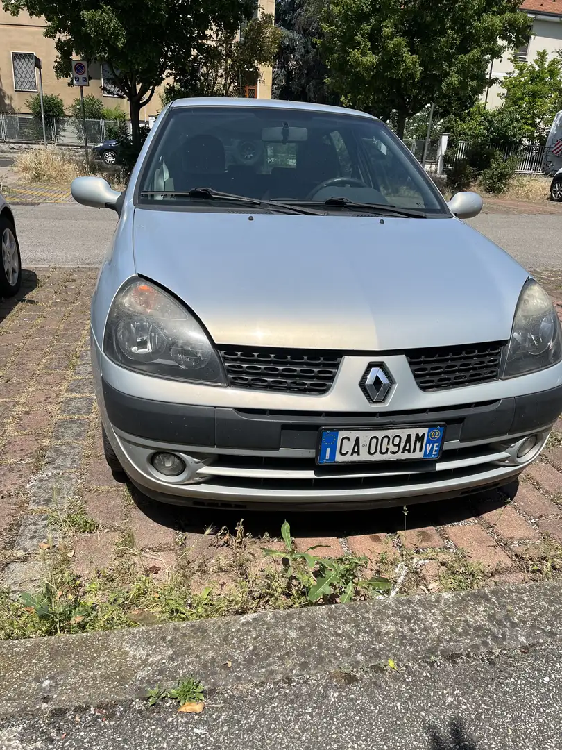 Renault Clio 5p 1.4 16v Privilege - 1