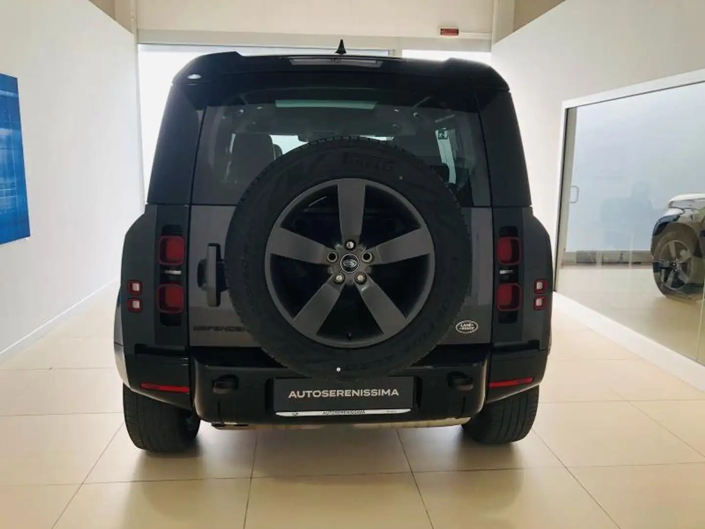 Land Rover Defender (2019) 110 3.0D I6 250 CV X-Dynam. HSE Grijs - 2