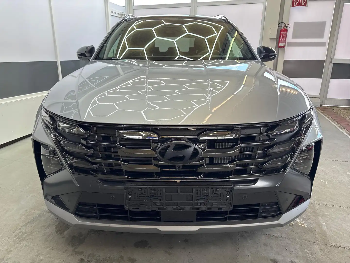 Hyundai TUCSON Impression DCT 20th Anniversary ACC NAVI PANO K... Silber - 2