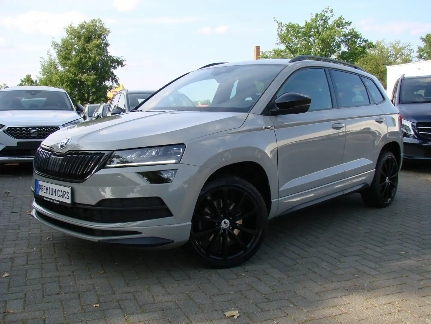 Skoda Karoq 2.0TDi Sportline 4x4 ACC Columbus AHK Grijs - 2