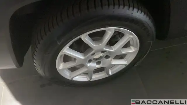 Jeep Renegade view 8