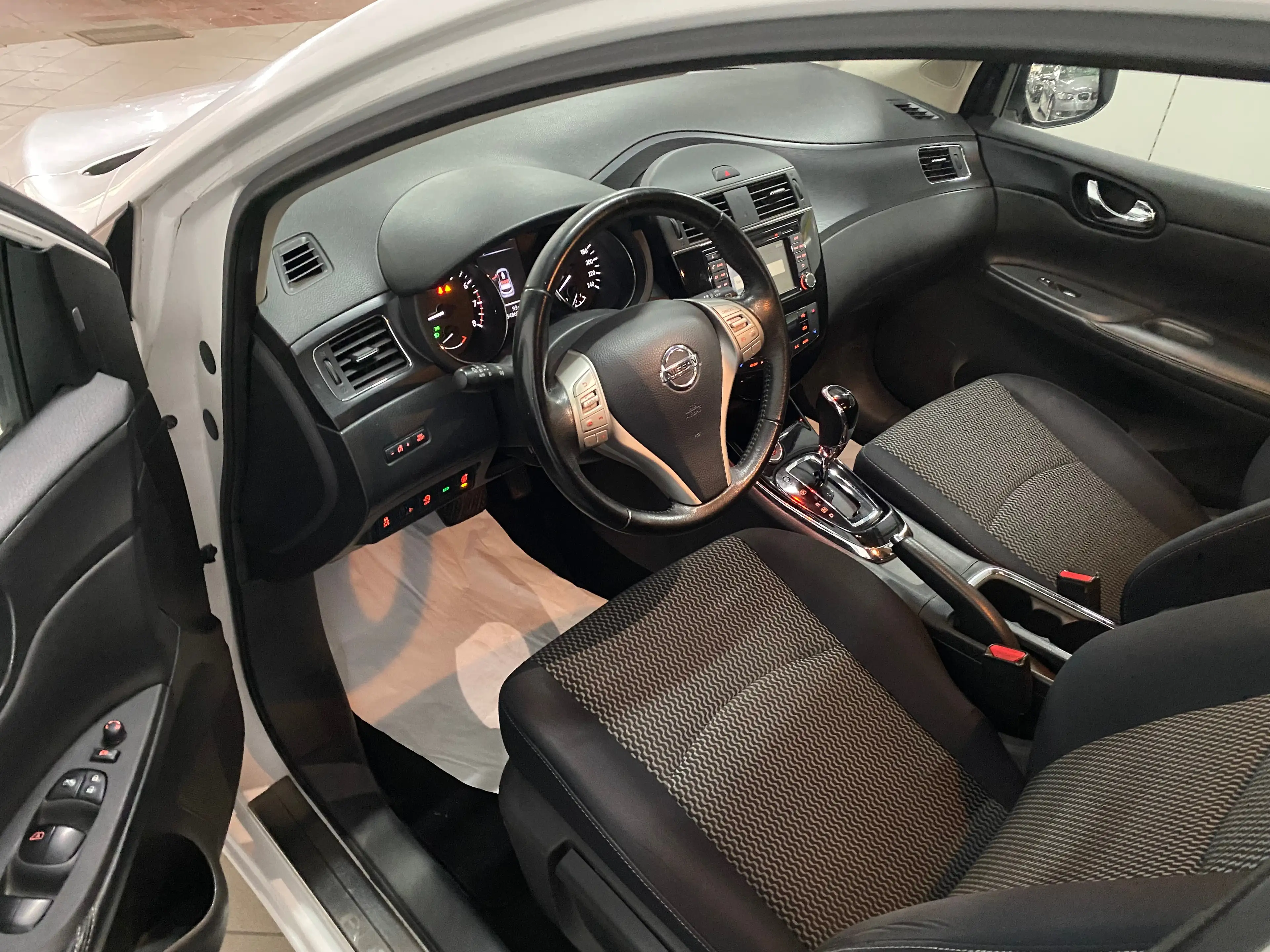 Nissan Pulsar Automatic 1.2 DIG-T Tekna Xtronic — photo 8