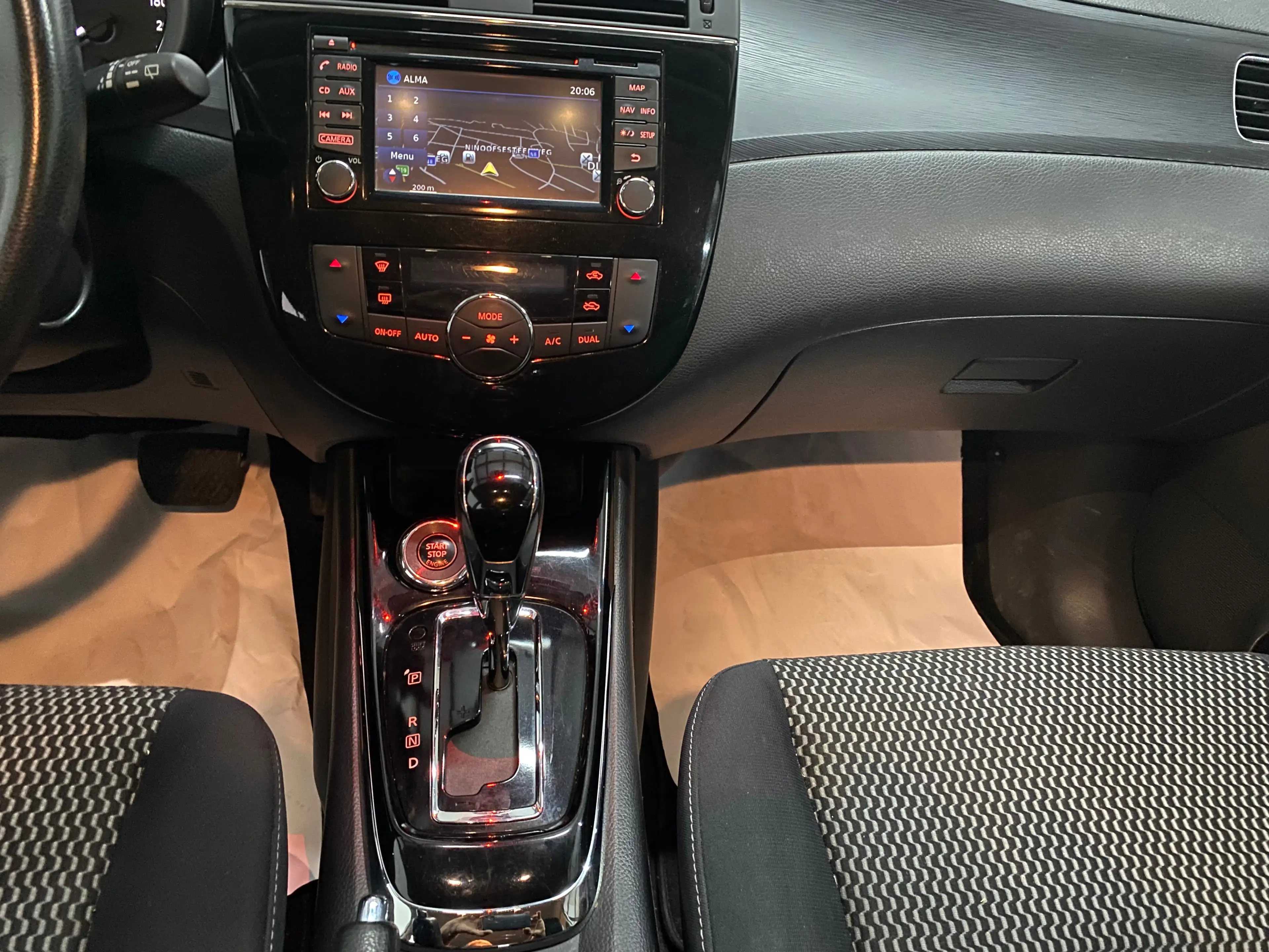 Nissan Pulsar Automatic 1.2 DIG-T Tekna Xtronic — photo 12