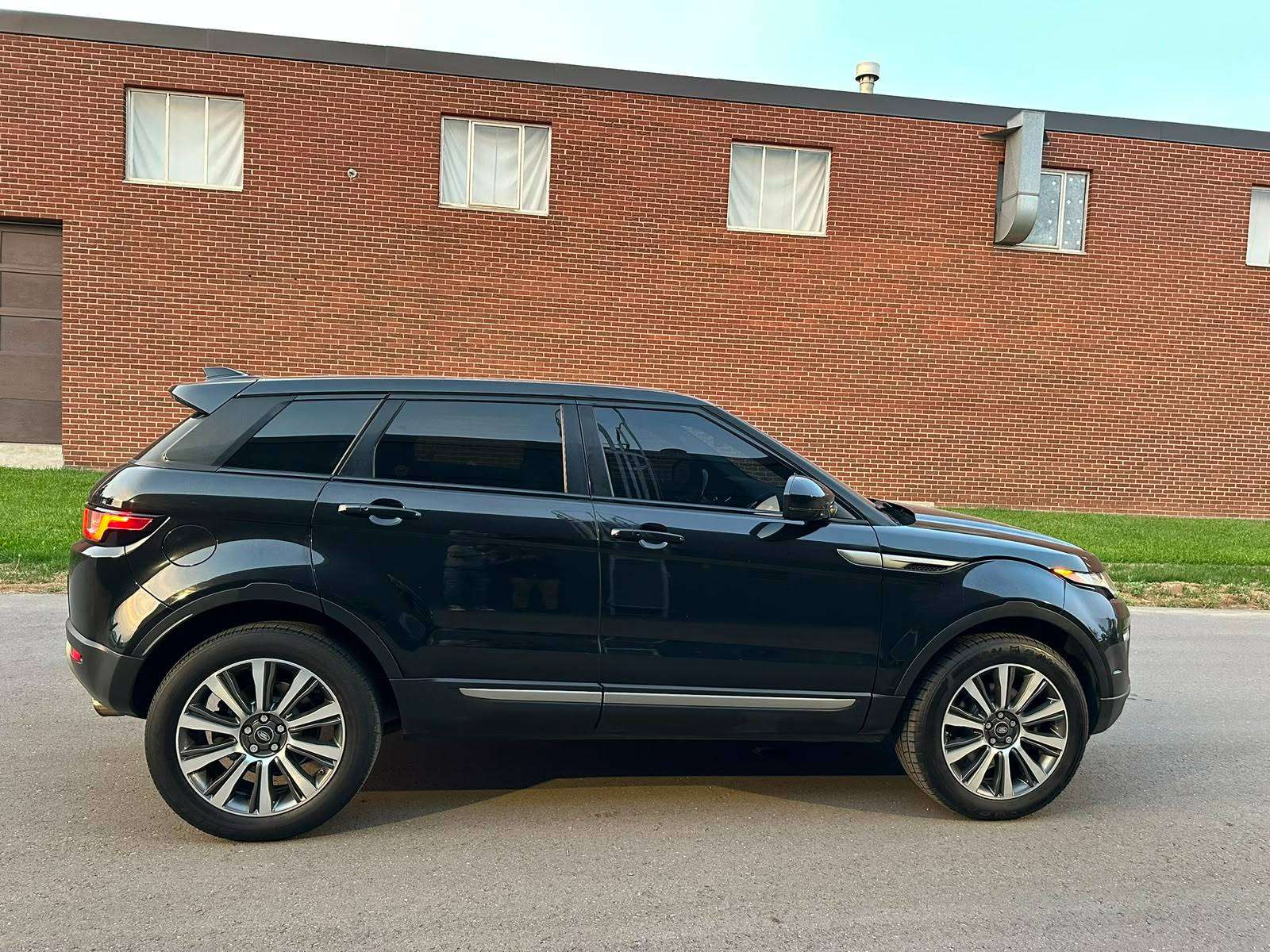 2016 Land Rover Range Rover Evoque SE — снимка 1