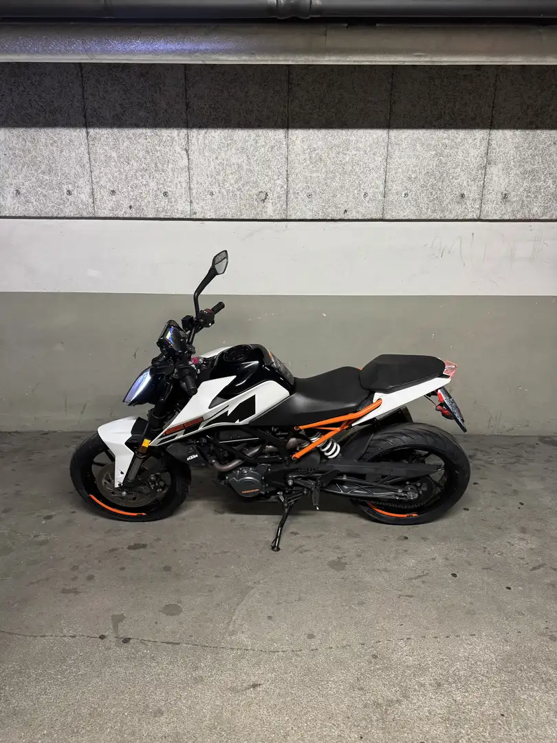 KTM 125 Duke - 1