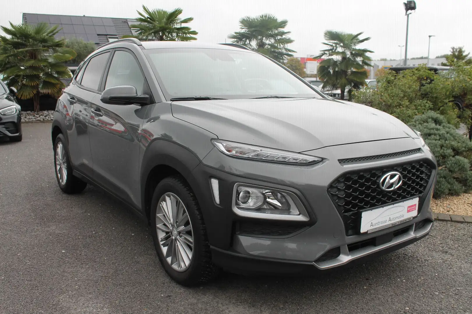 Hyundai KONA 1.Hand, Navi, Kamera, SHZ, PDC, Allwetter Grau - 1