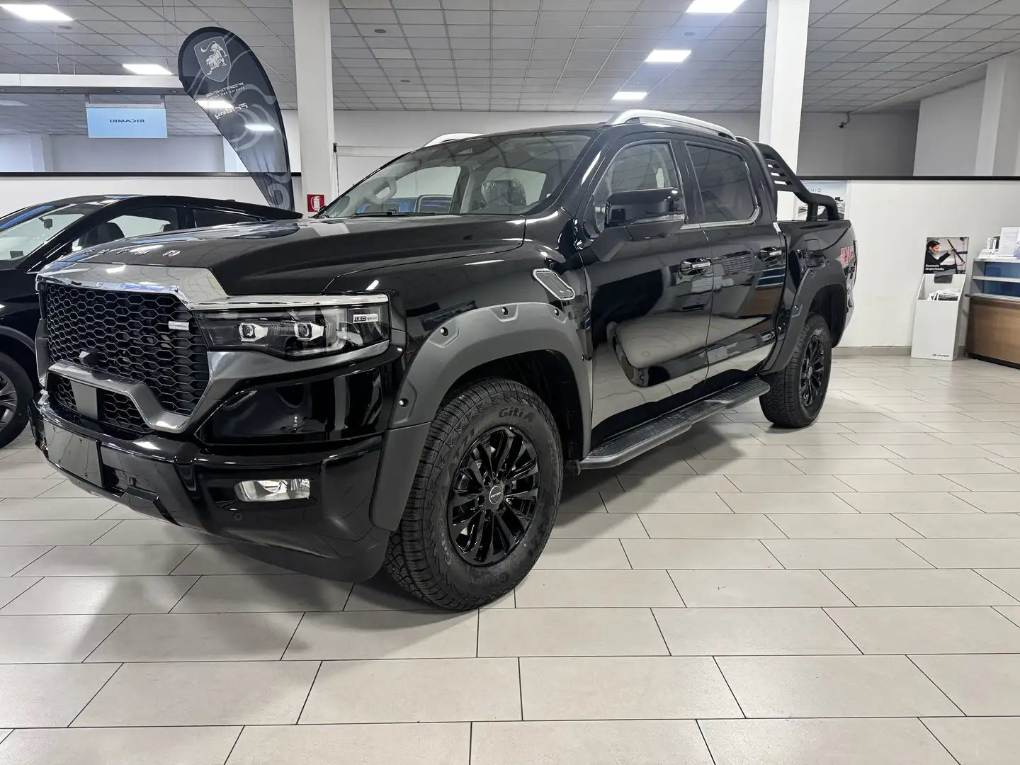 Foton Tunland V9 8 AT Ultra Schwarz - 1