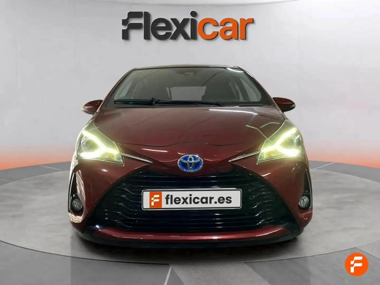 Toyota Yaris 1.5 120H Style Plus Burdeos - 2