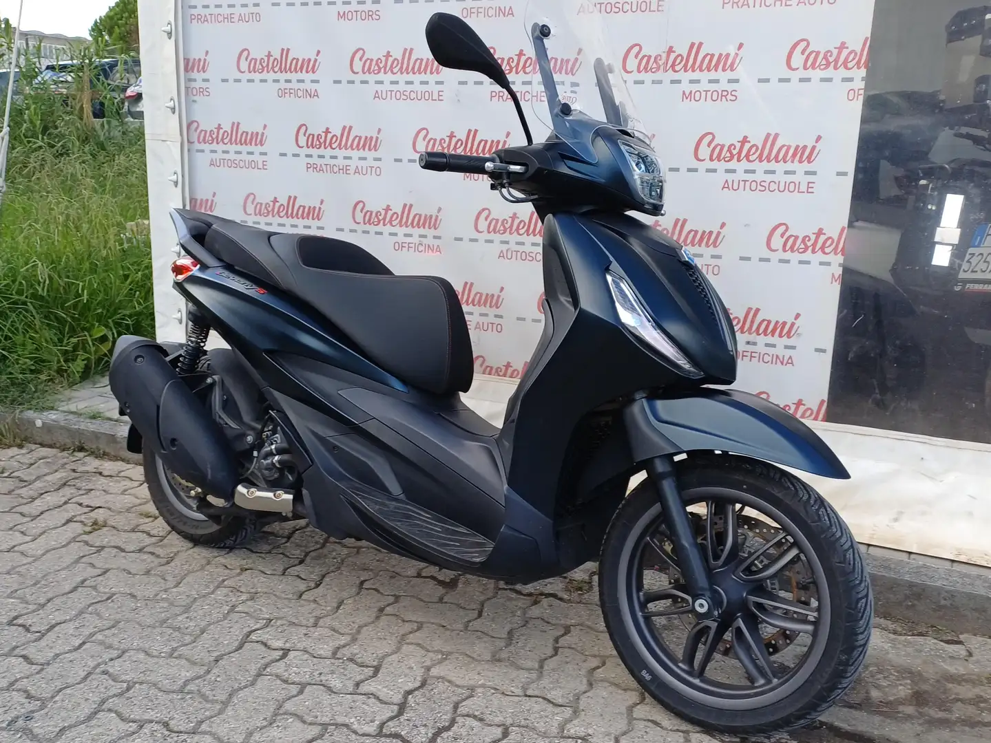 Piaggio Beverly 300 BEVERLY 300 HPE ANNO 2022 KM 12.000 Blu/Azzurro - 2
