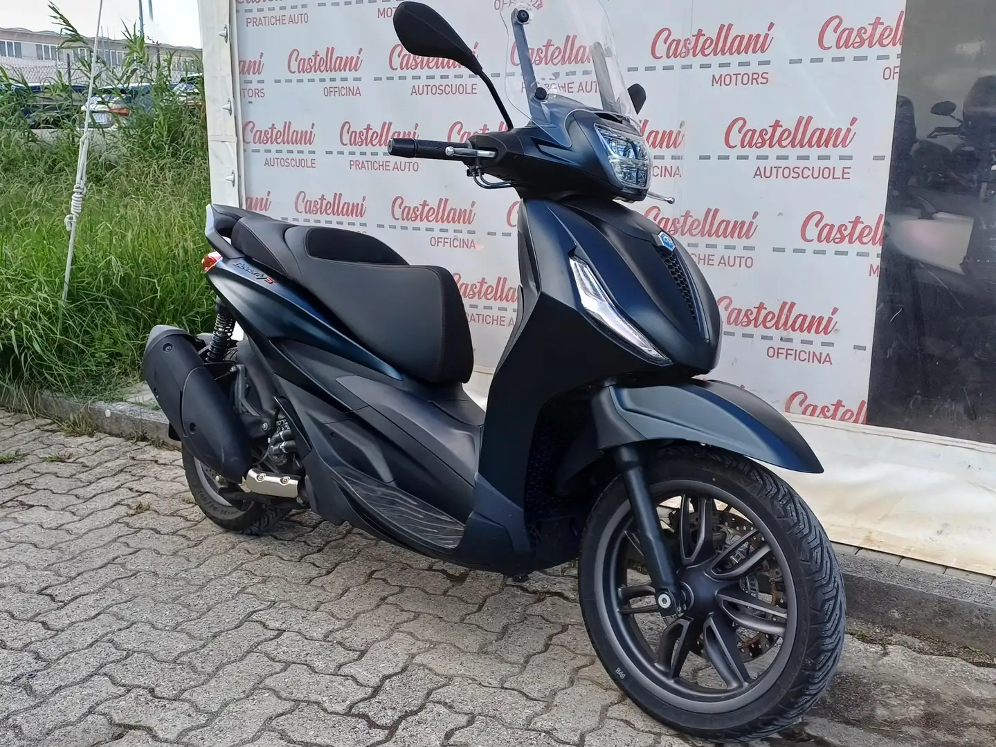 Piaggio Beverly 300 BEVERLY 300 HPE ANNO 2022 KM 12.000 Blu/Azzurro - 1