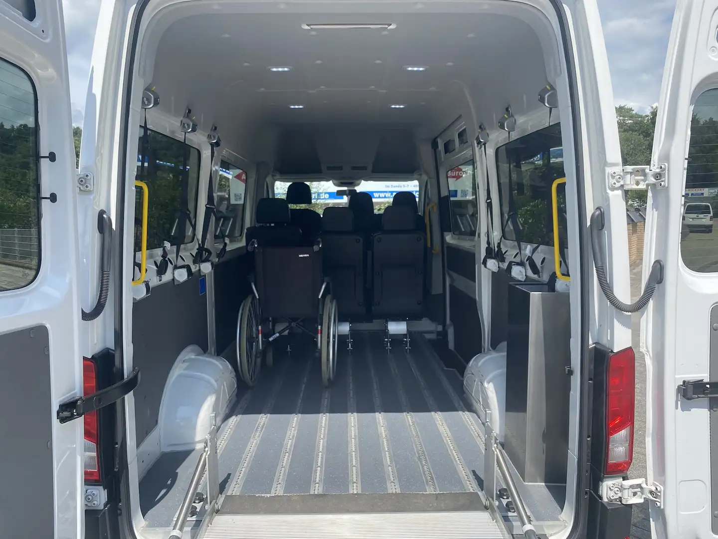 Volkswagen Crafter 35 MR Hochdach, Rollstuhlgerecht, Rampe, STHZ, Kli Blanc - 2