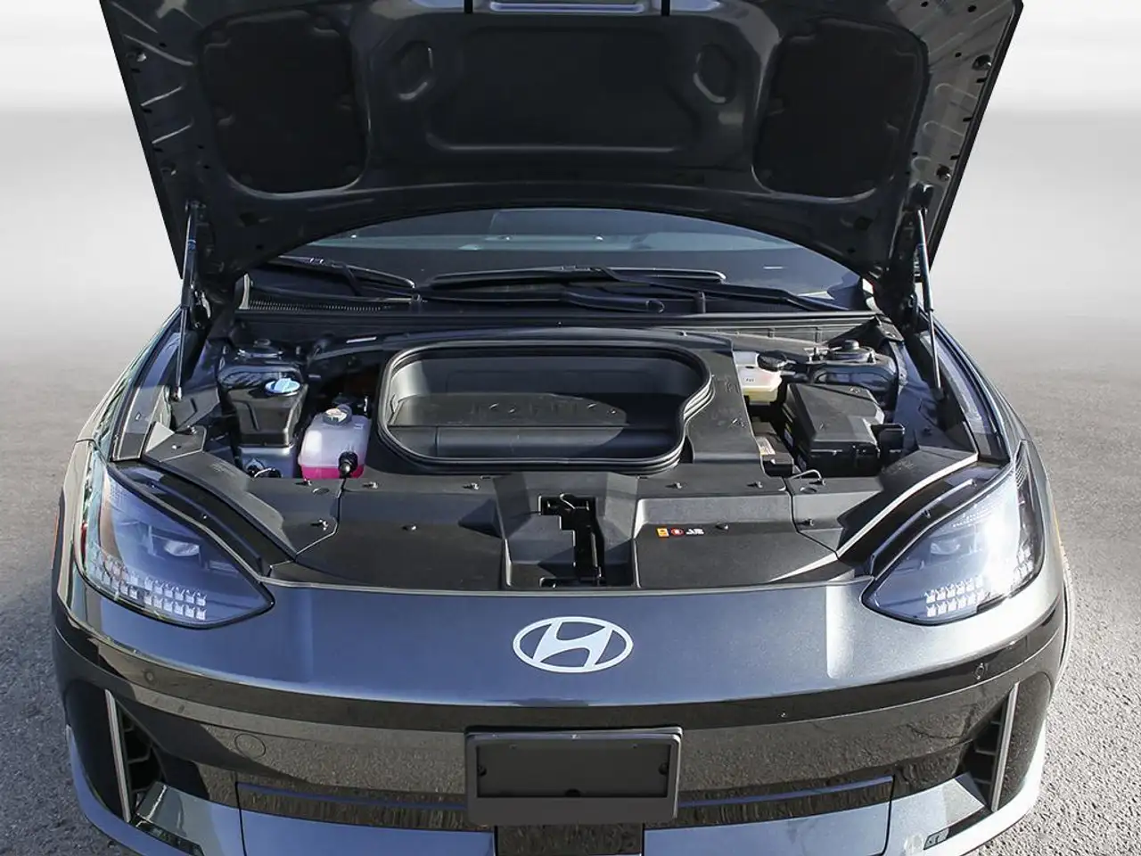 Hyundai IONIQ 6 снимка Hyundai IONIQ 6