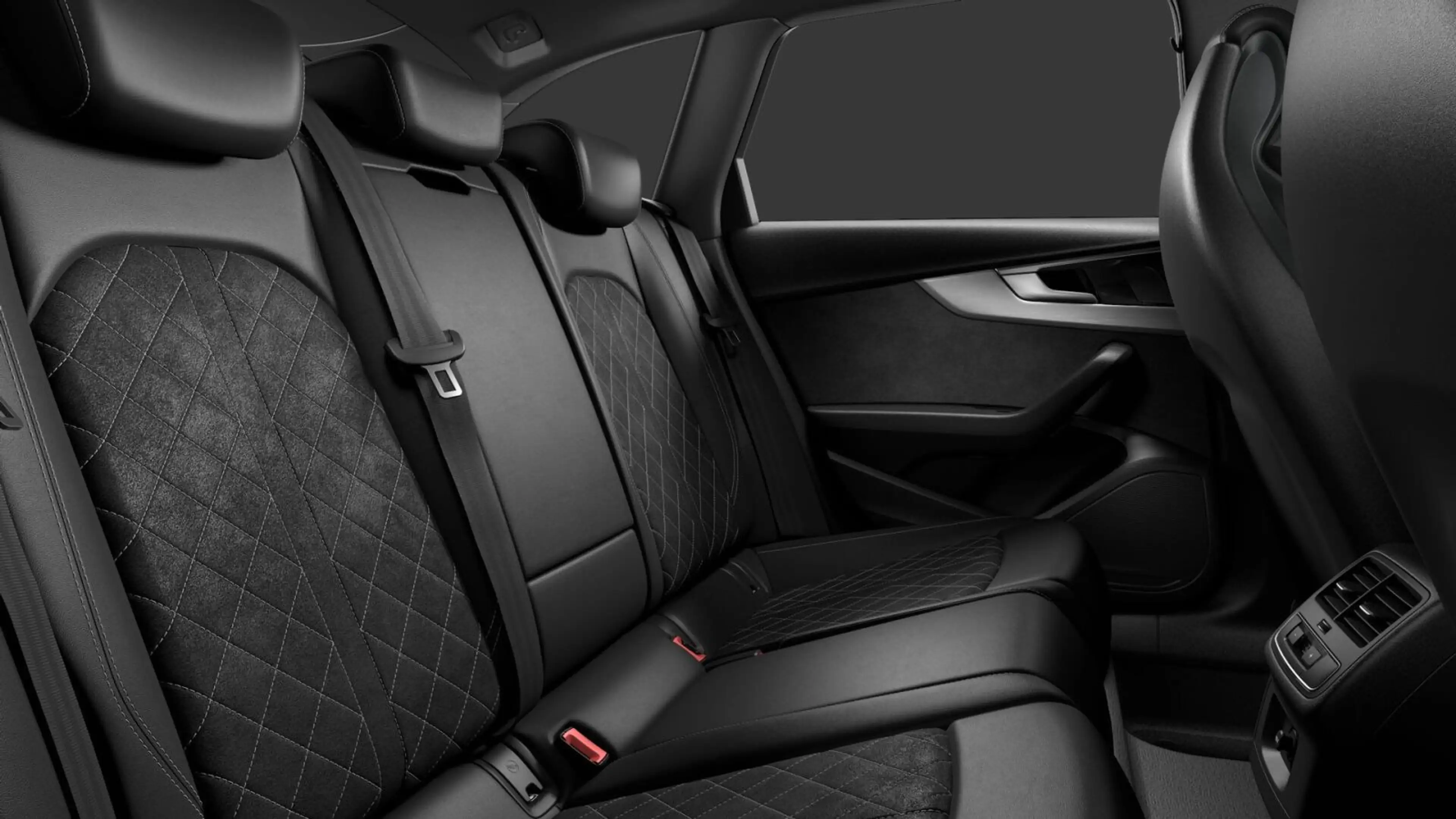Audi A4 . — photo 11
