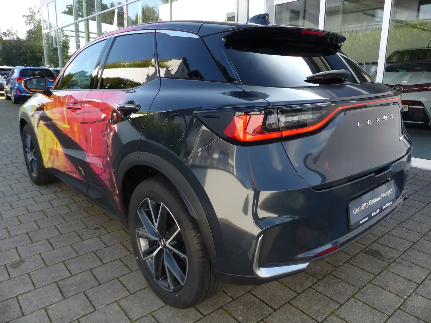 Lexus LBX FWD Cool mit Vollausstattung Levinson 1.Hand Červená - 2