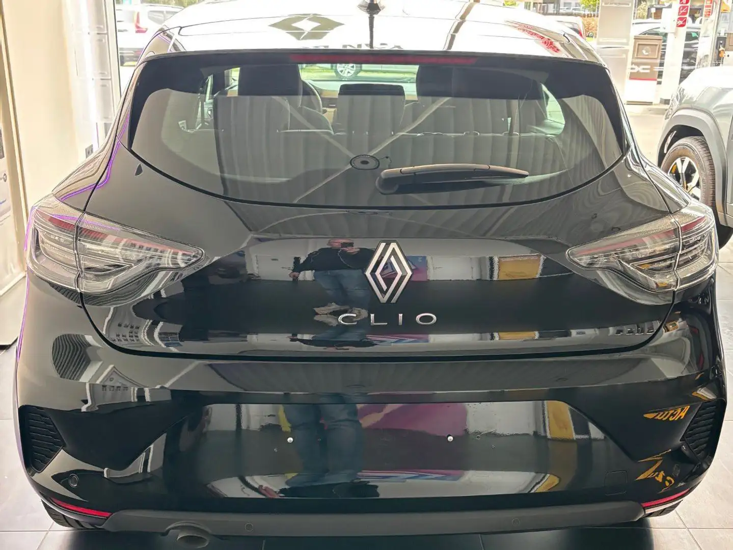 Renault Clio 1.0 SCe Evolution Zwart - 2