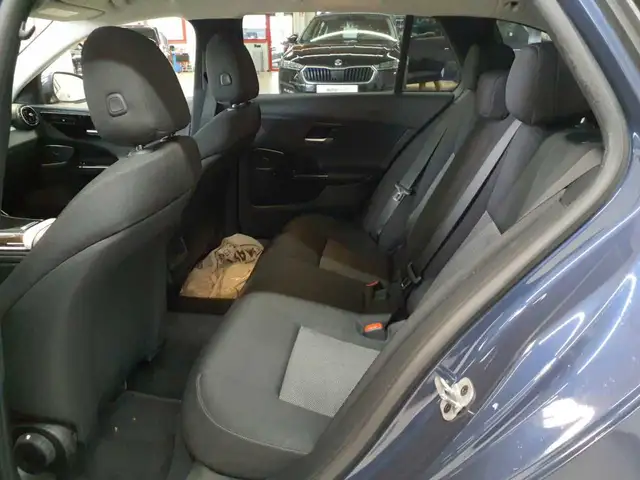 Mercedes-Benz C-Class view 13