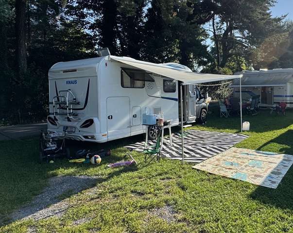 Alții Knaus Sky Wave 650 MEG Klima, Längsbett, Hubbett