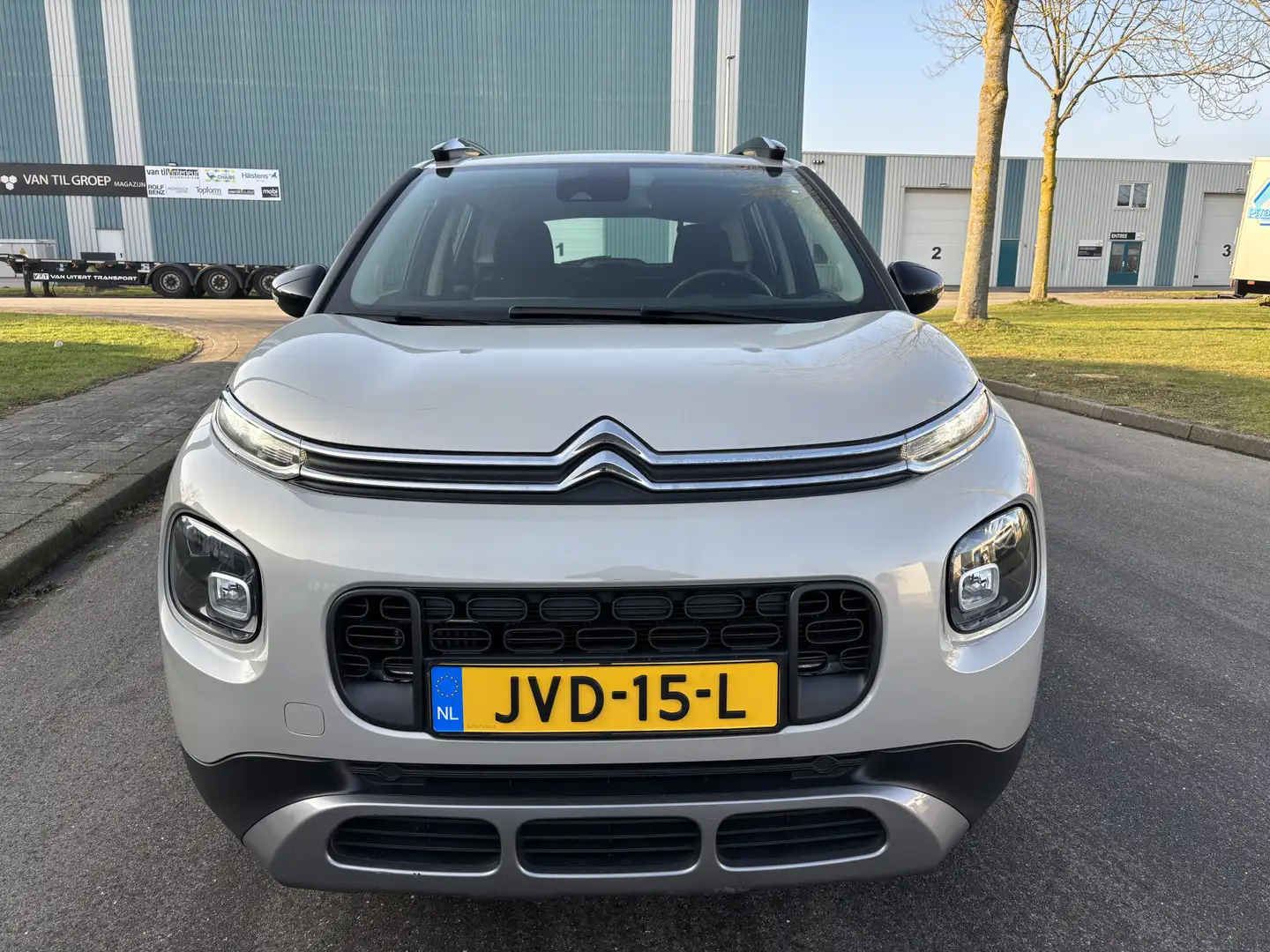 Citroen C3 Aircross 1.2i PureTech S&S Shine 110 PK. Mooie en als nieuw Grau - 2