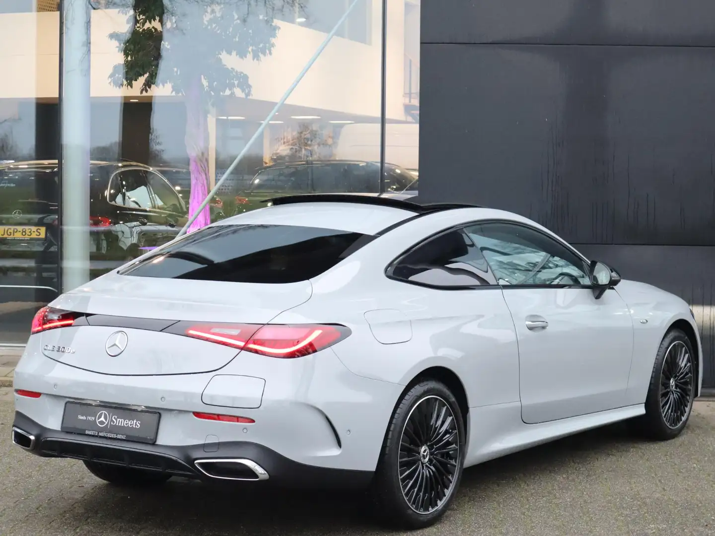 Mercedes-Benz CLE 300 e EQ Hybrid Autom. Gris - 2