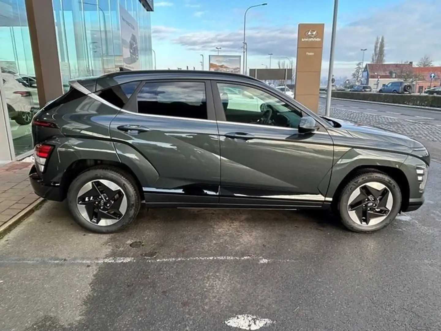 Hyundai KONA 65 KWh Feel STOCKWAGEN Groen - 2