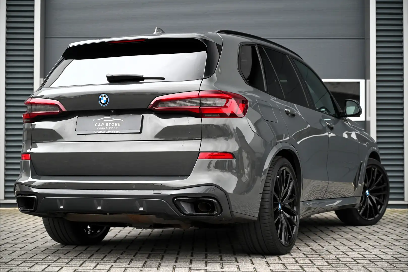 BMW X5 xDrive45e M-SPORT / SKYLOUNGE PANO / LASER / INDIV Gris - 2