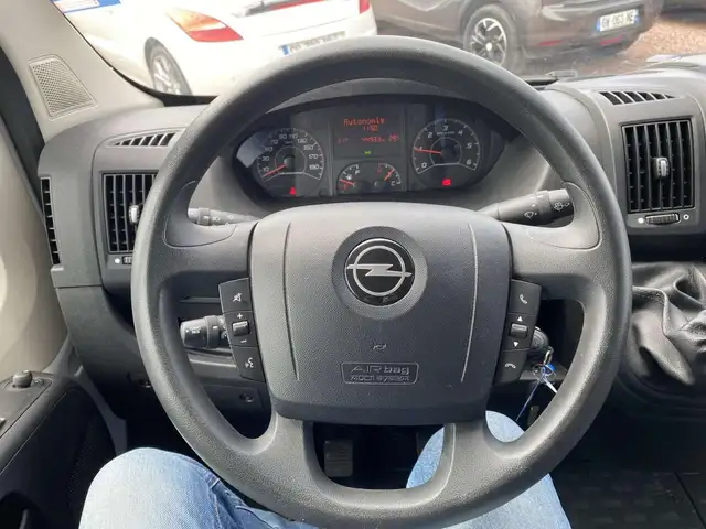 Opel Movano view 5