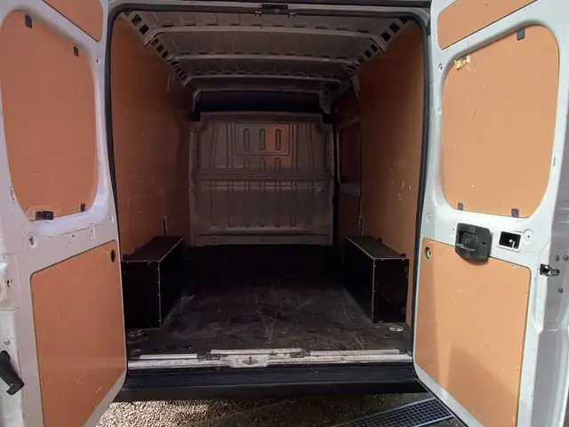 Opel Movano view 25