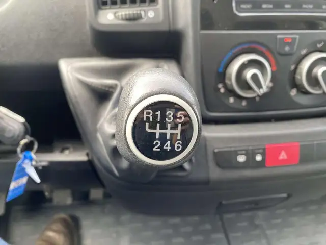 Opel Movano view 12