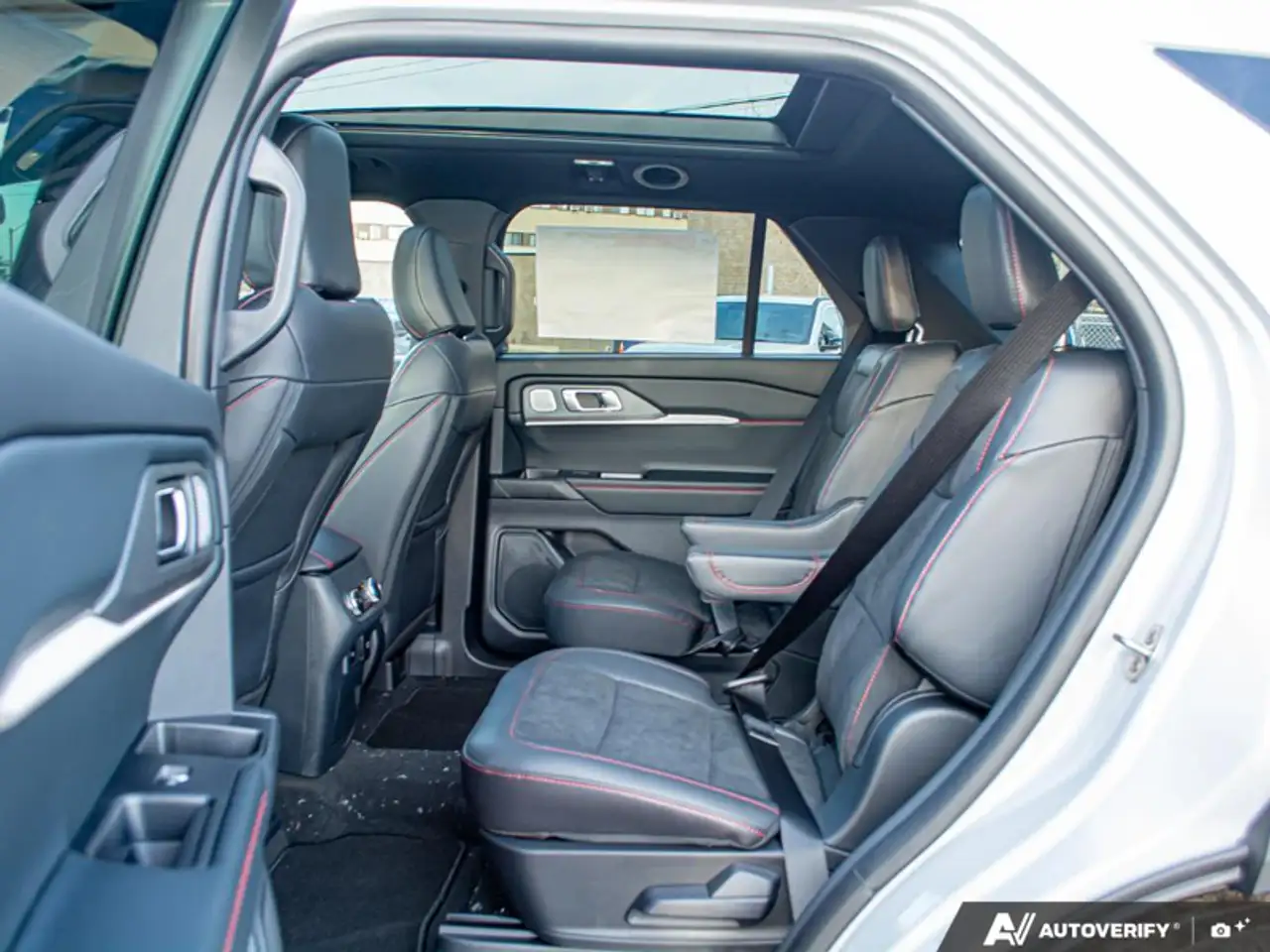 Ford Explorer photo Ford Explorer