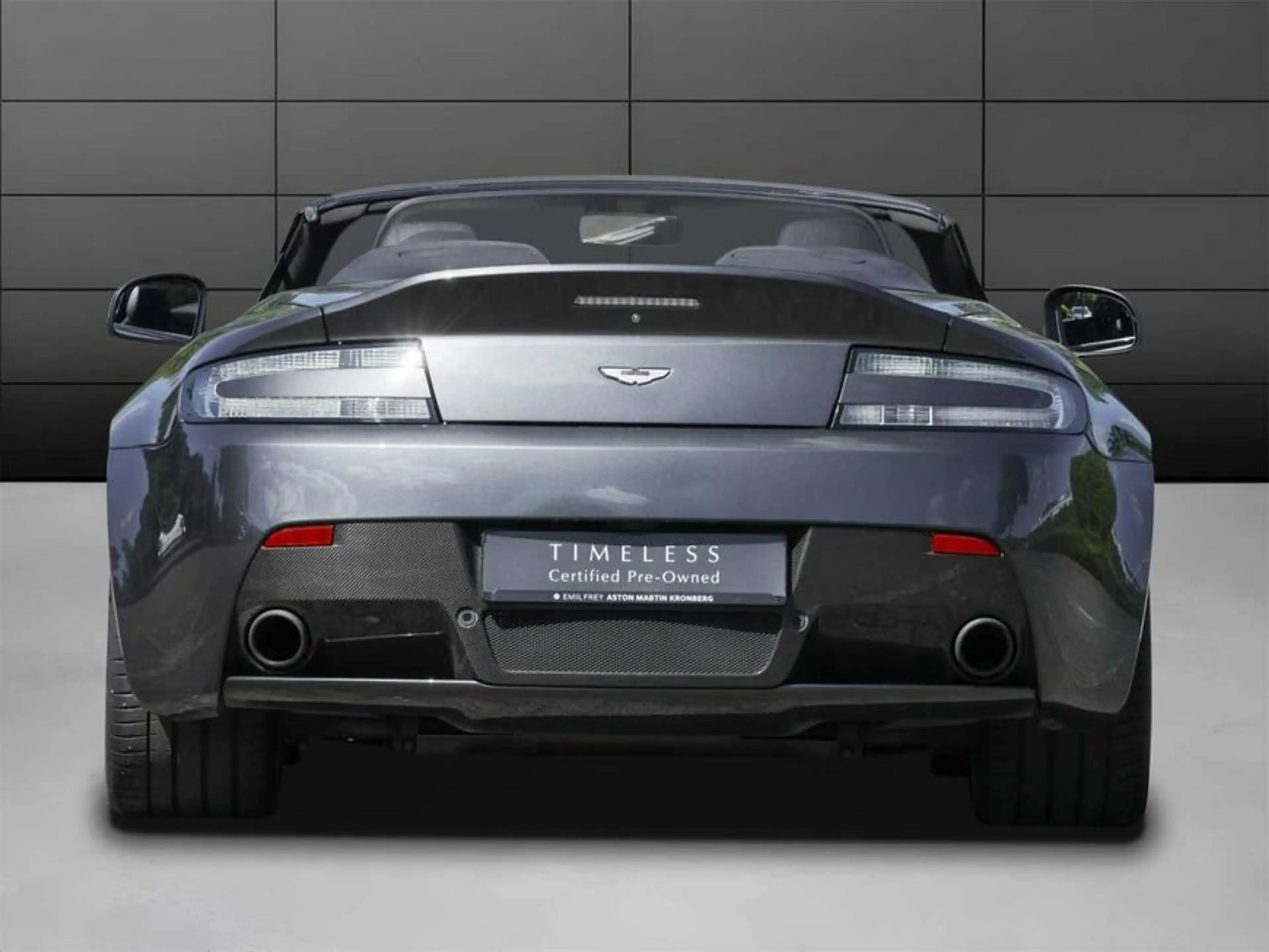Aston Martin Vantage S Roadster — photo 5