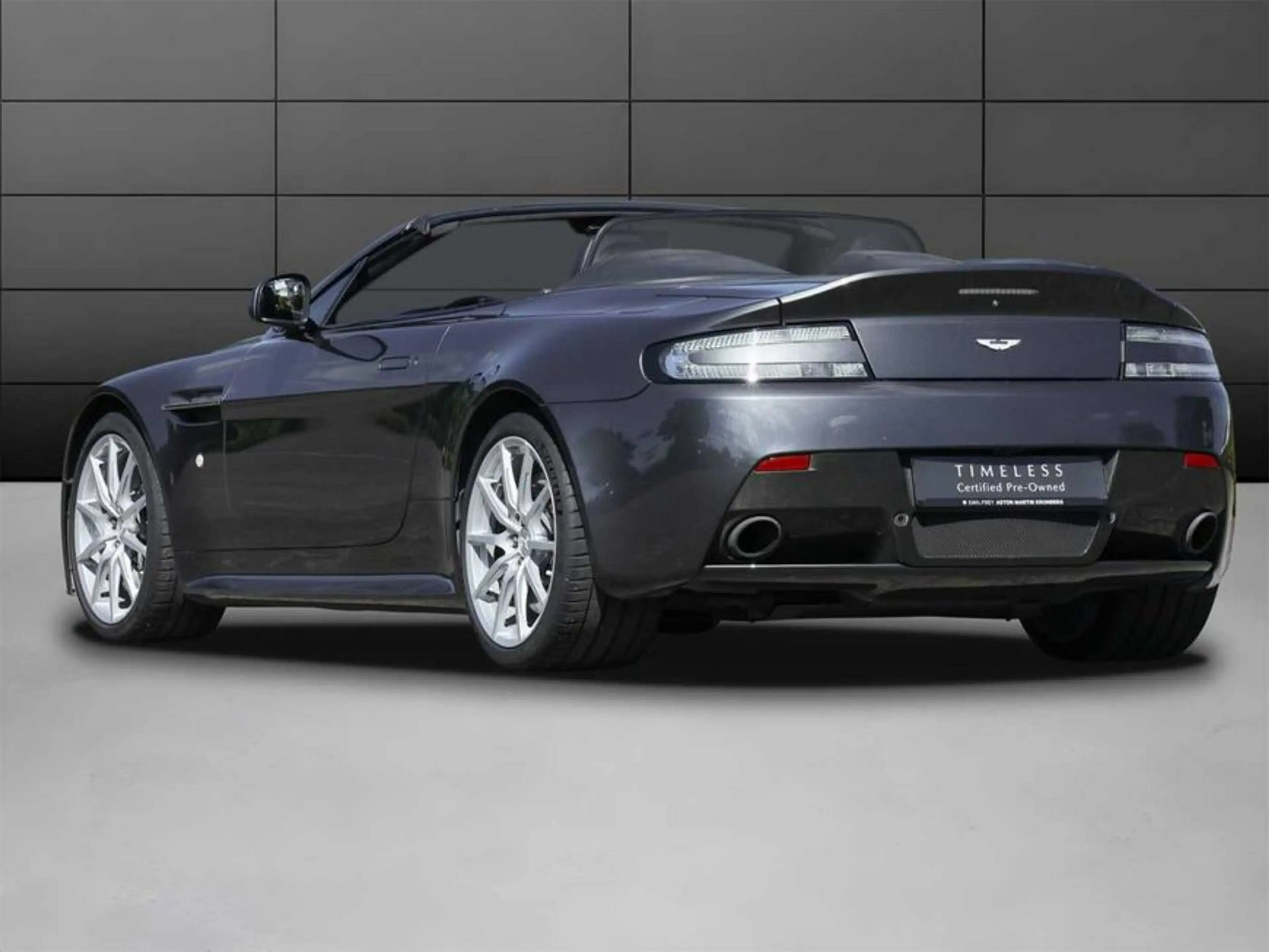 Aston Martin Vantage S Roadster — photo 2