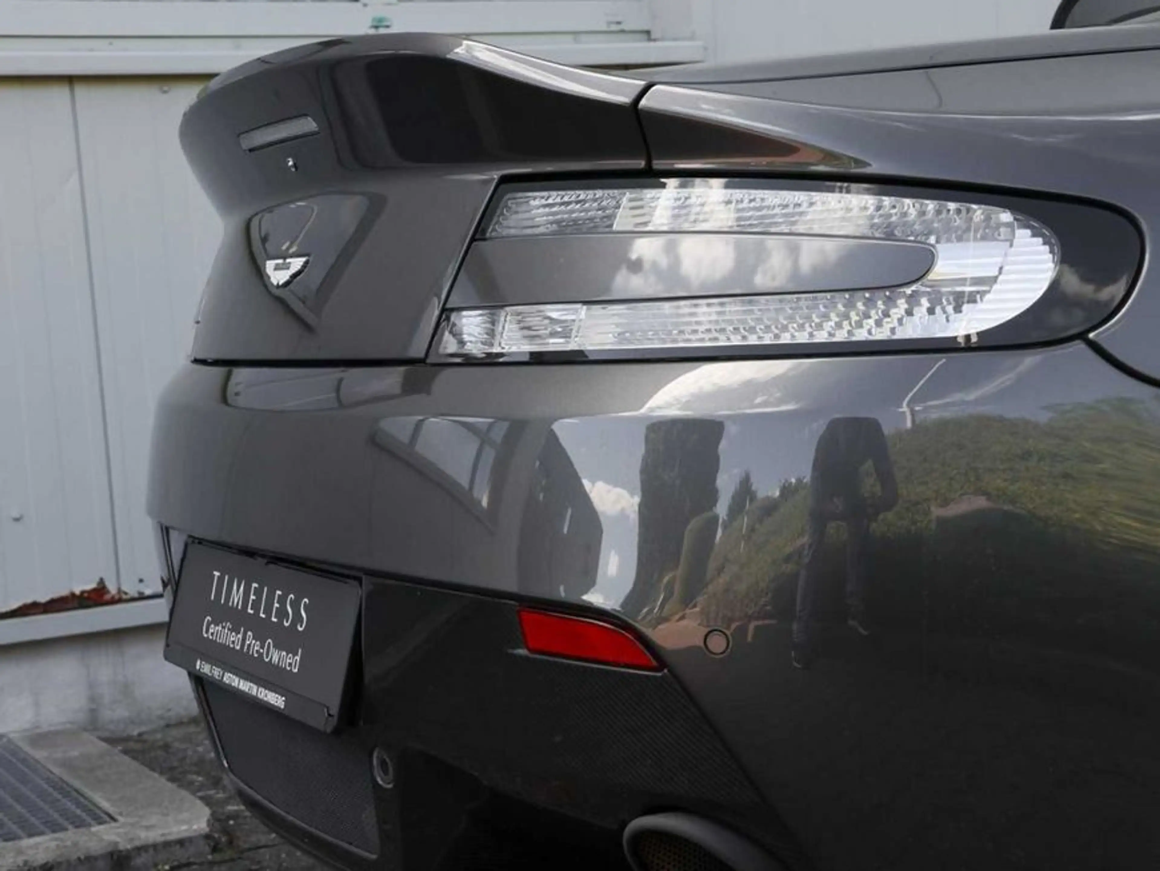 Aston Martin Vantage S Roadster — photo 12