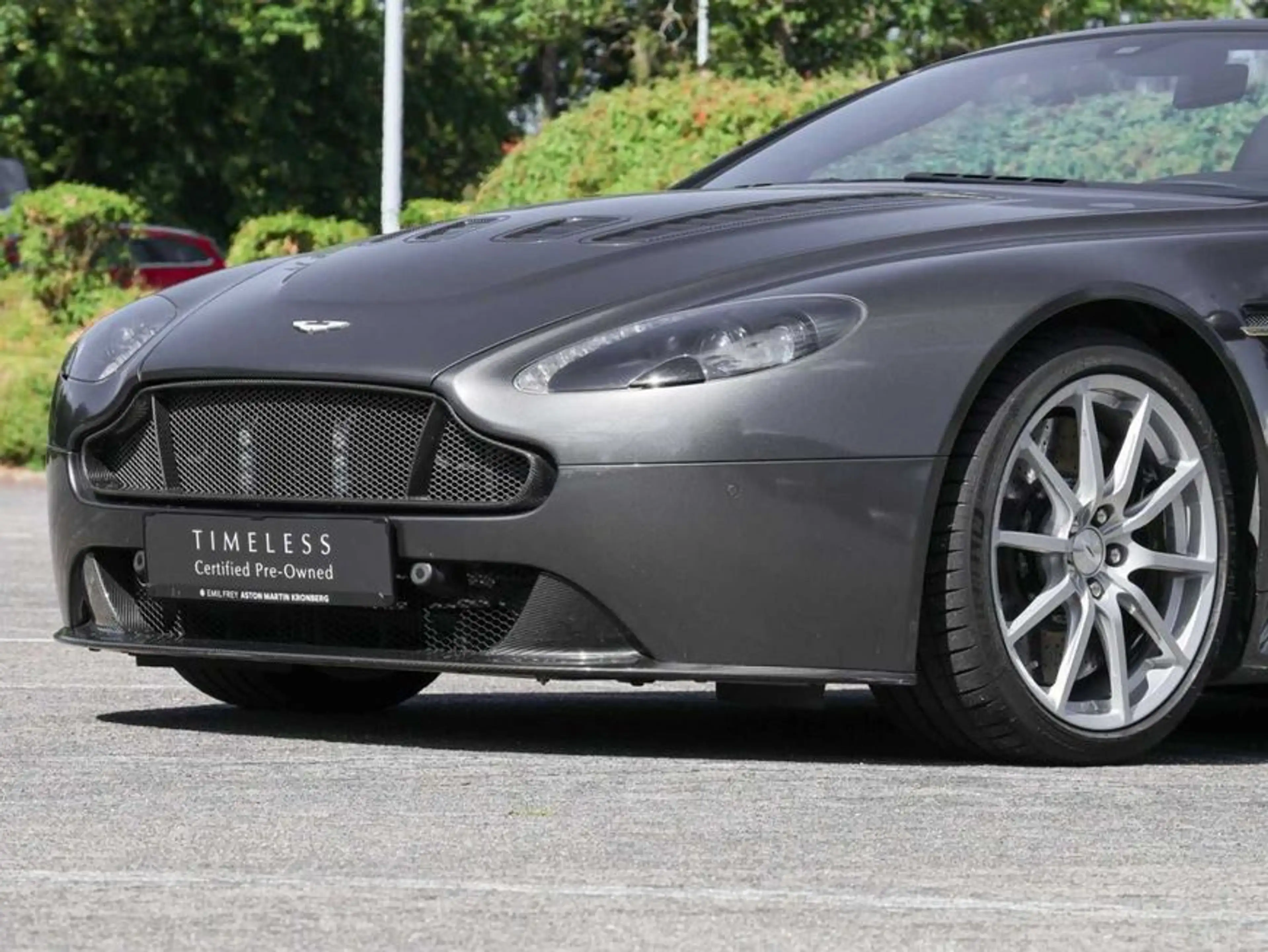 Aston Martin Vantage S Roadster — photo 9