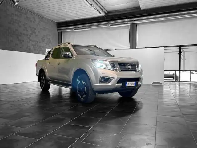 Nissan Navara 2.3 dci d.cab Tekna 4wd 190cv auto E6