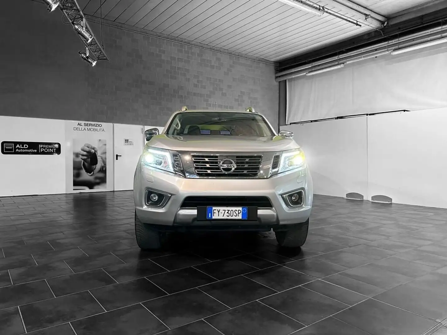 Nissan Navara 2.3 dci d.cab Tekna 4wd 190cv auto E6 - 2