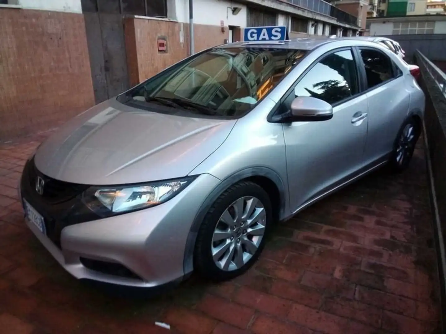 Honda Civic 8ª serie 1.8 i-VTEC 5p. aut. Elegance Argento - 2