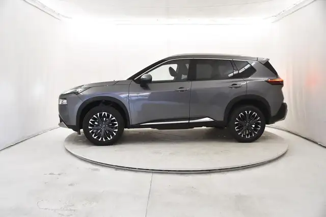 Nissan X-Trail view 2