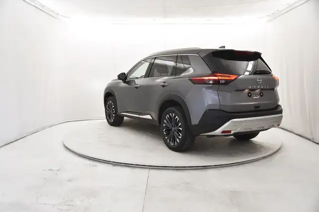 Nissan X-Trail view 3