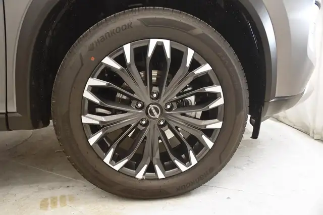 Nissan X-Trail view 6