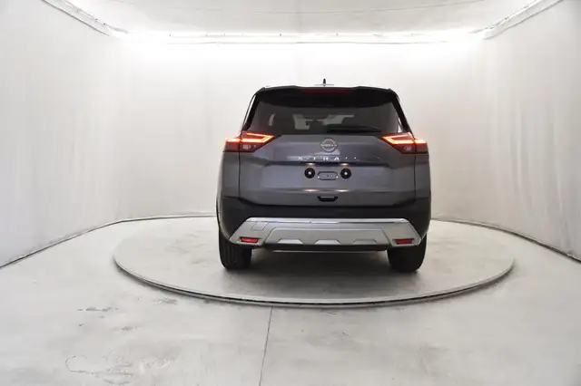 Nissan X-Trail view 4