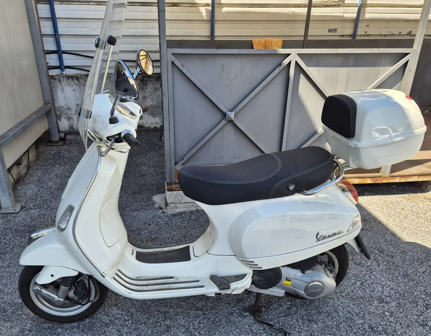 Vespa LX 150 Bianco - 1
