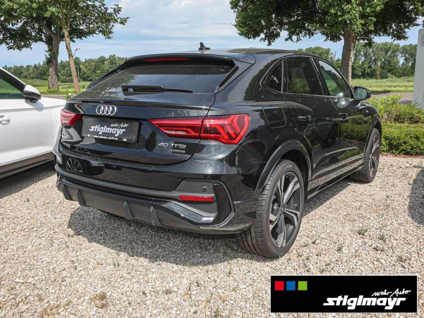 Audi Q3 Sportback quattro S Line 40TFSI S tronic 20Z´ Zwart - 2