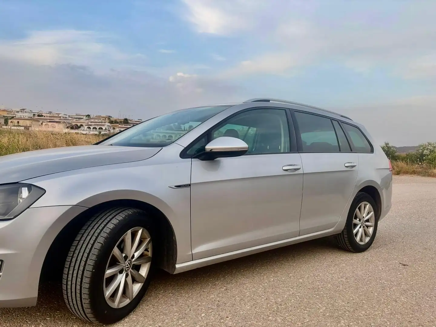 Volkswagen Golf Variant 2.0 TDI BlueMotion Technology Lounge - 2