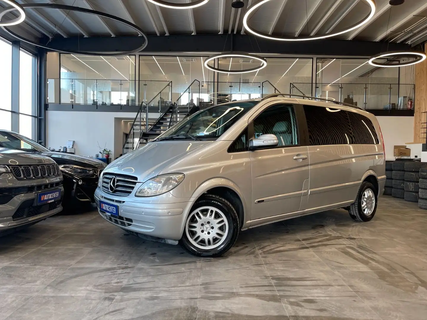 Mercedes-Benz Viano 2.2 CDI Activity kompakt *6.SITZER*KLIMA* Plateado - 1