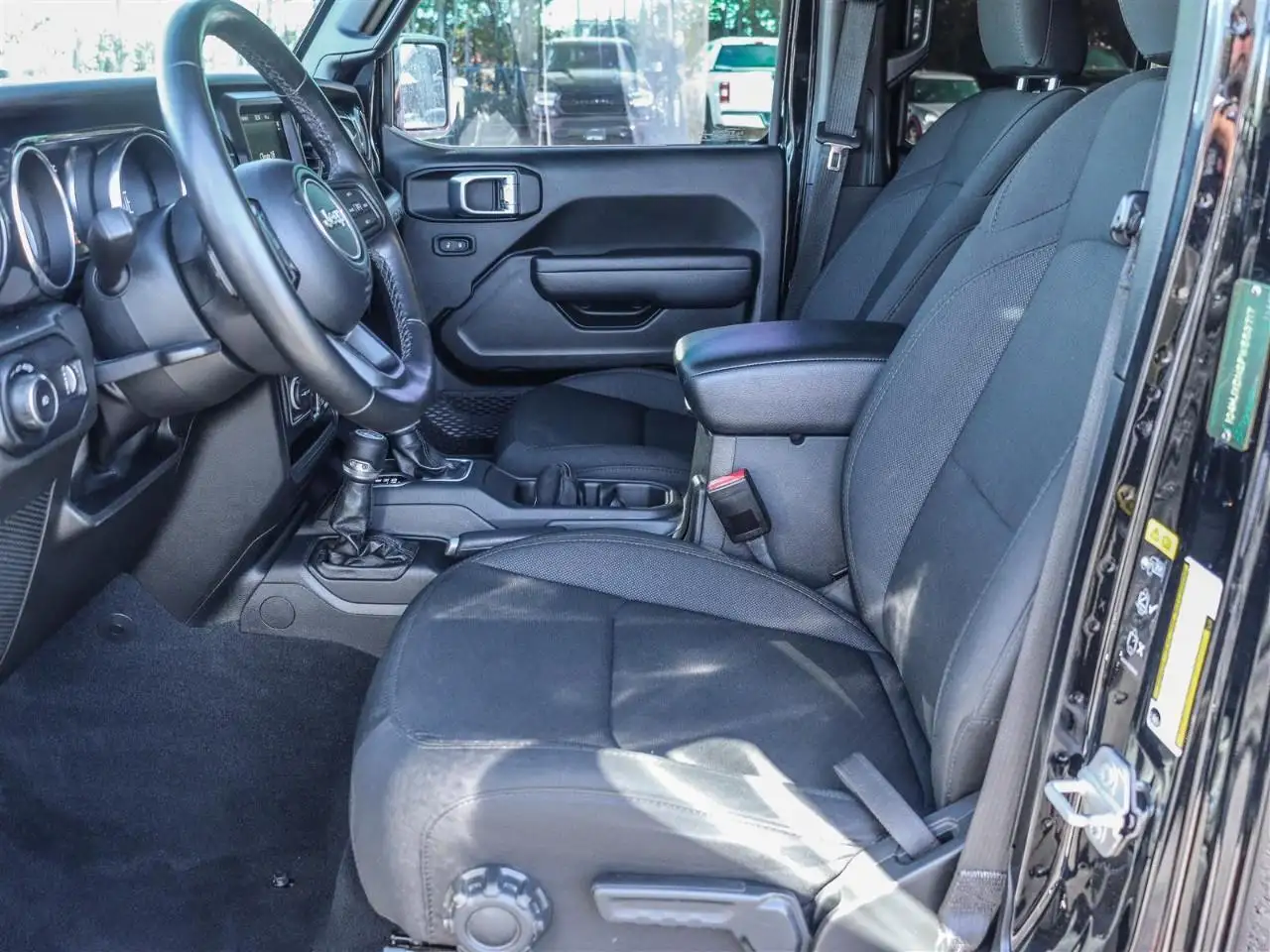Jeep Wrangler снимка Jeep Wrangler