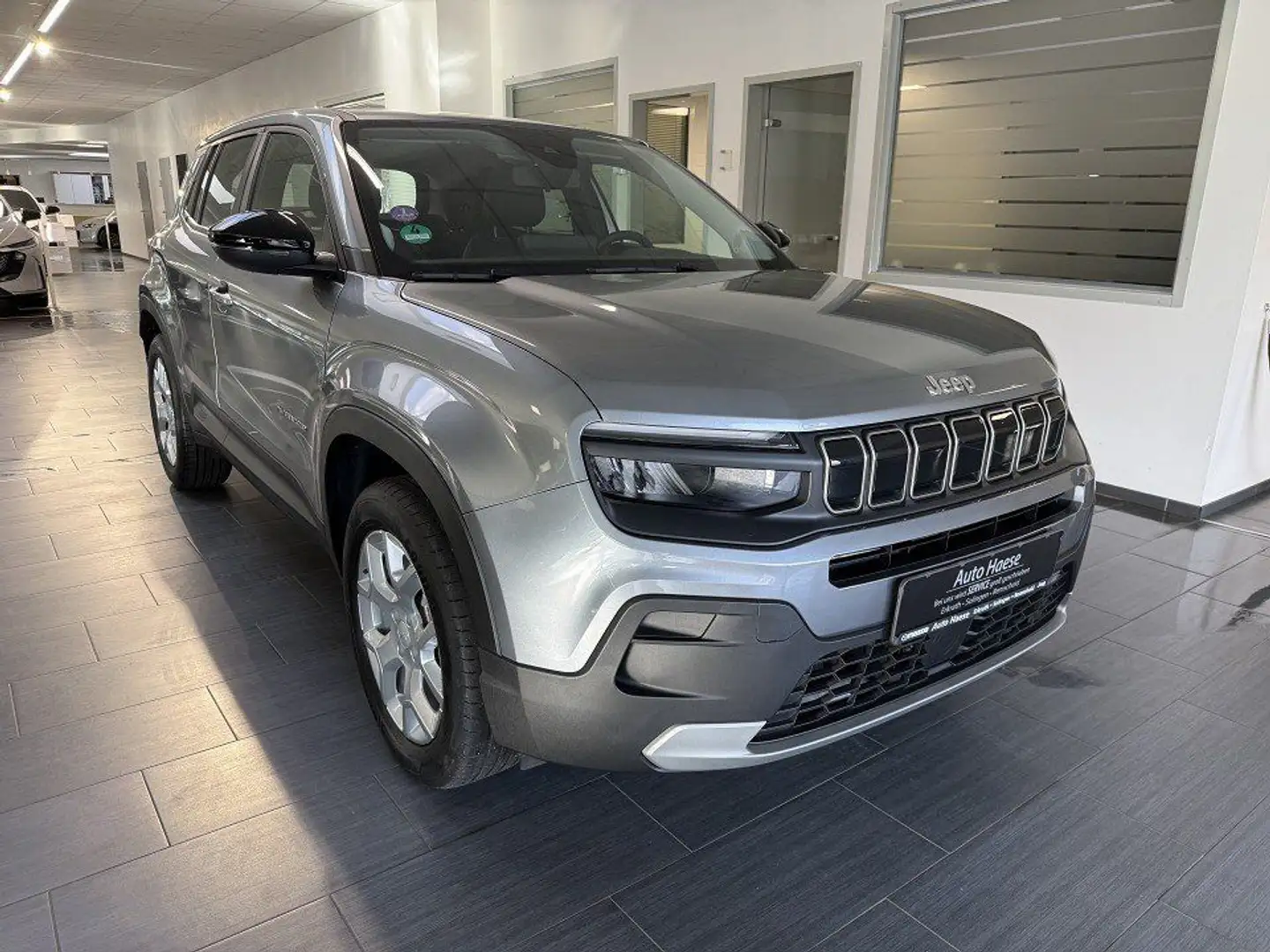Jeep Avenger 1.2 100PS e-Hybrid Altitude Infotaiment Gris - 1