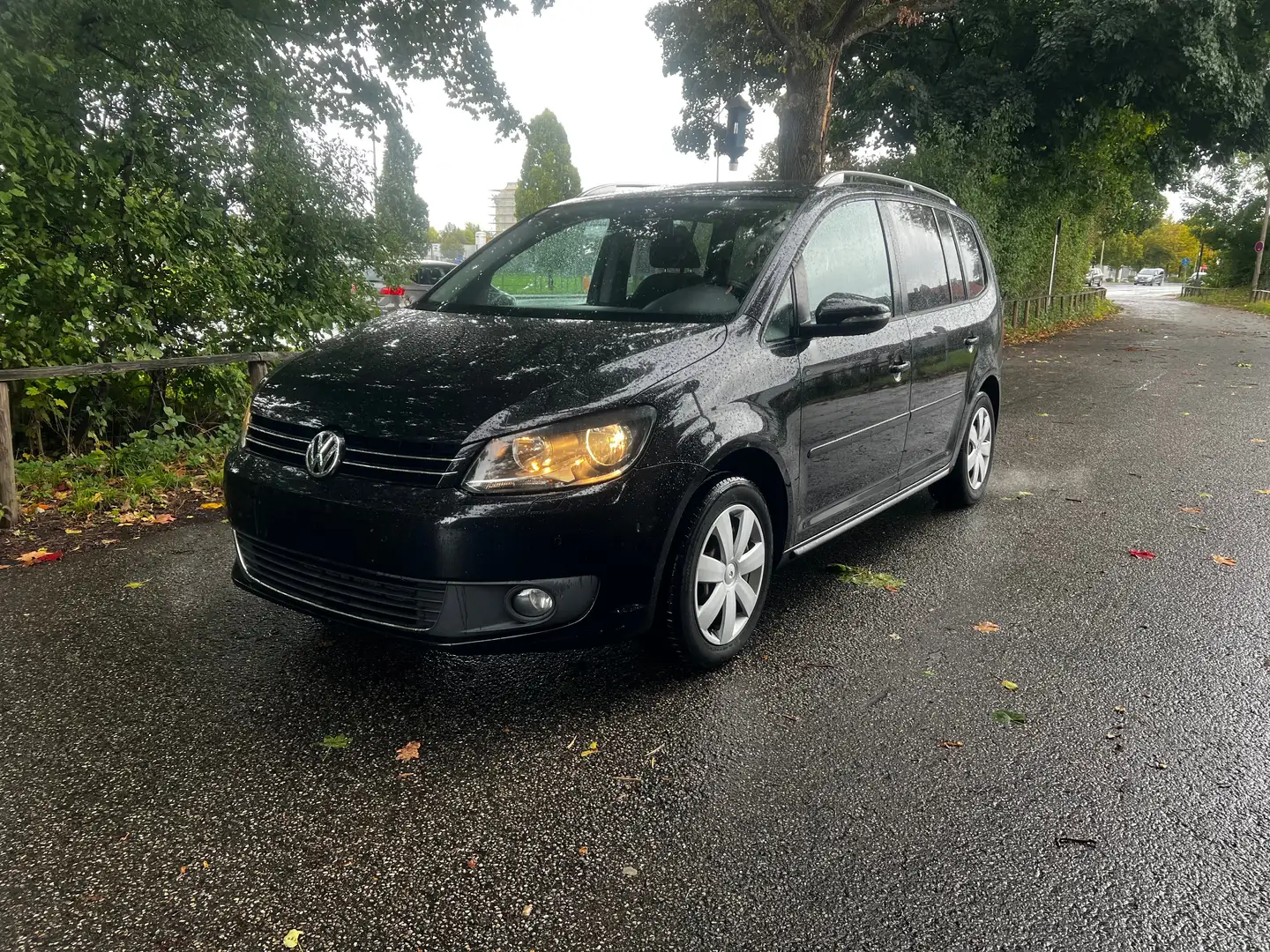 Volkswagen Touran Comfortline BMT Schwarz - 1