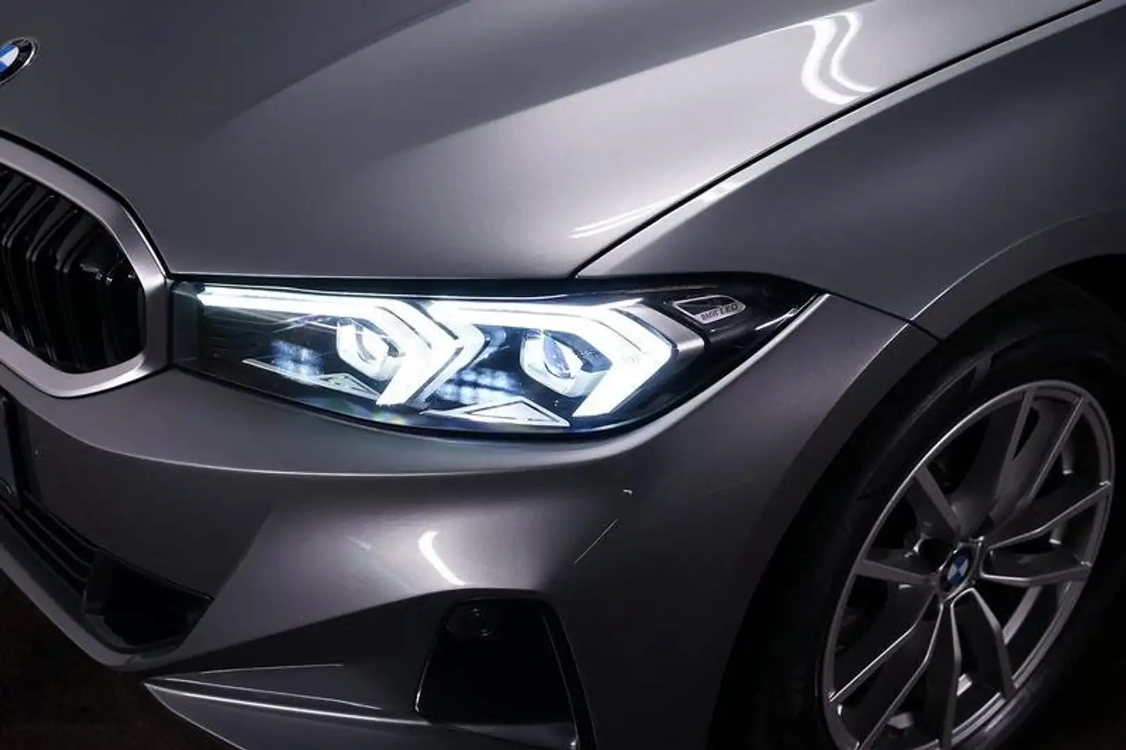 BMW 318 d Touring AHK/AUT/Navi/SHZ/Virtual/PDC/Facelift/Kl Gri - 2