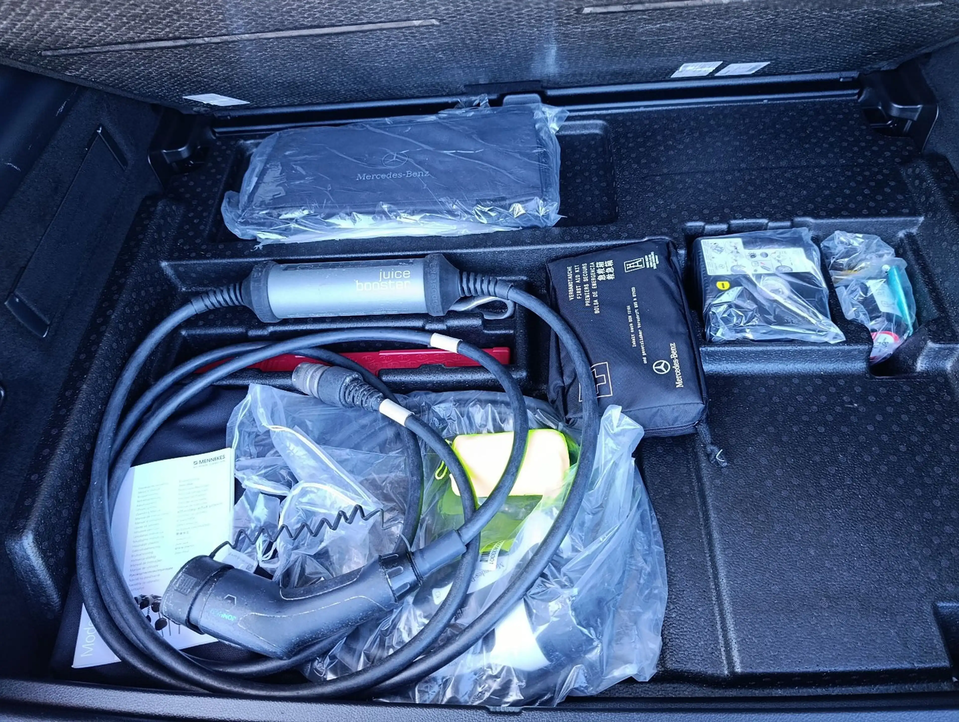 Mercedes-Benz EQB 300 4Matic AMG Panorama RFK 360° MBUX — photo 10