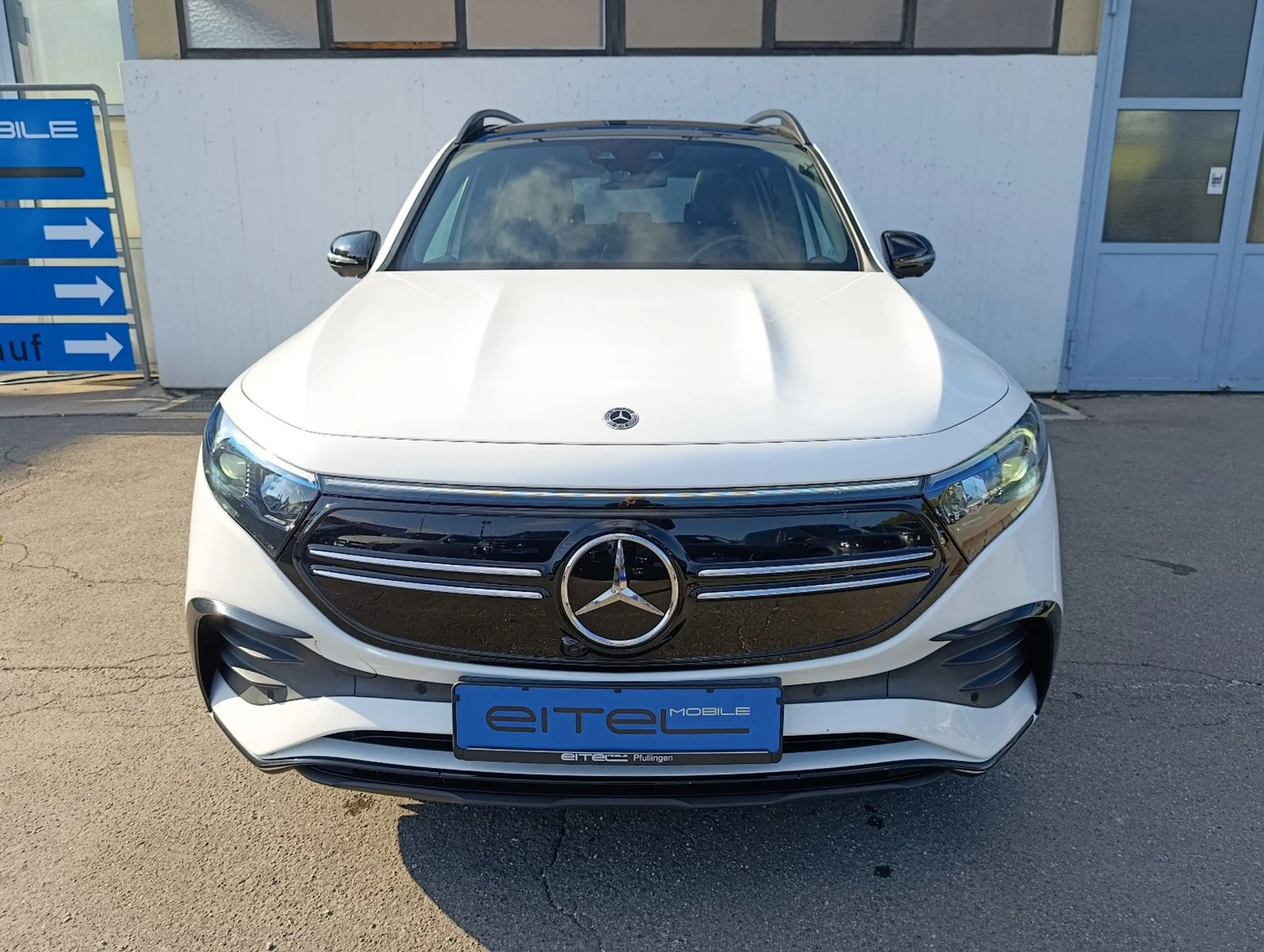 Mercedes-Benz EQB 300 4Matic AMG Panorama RFK 360° MBUX — photo 5